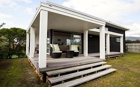 Waikanae Retreat - Waikanae Beach Holiday Home